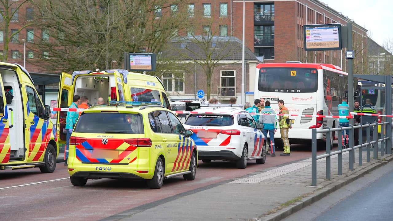 Beeld uit video: Veel hulpdiensten bij dodelijk busongeluk met kind in Utrecht