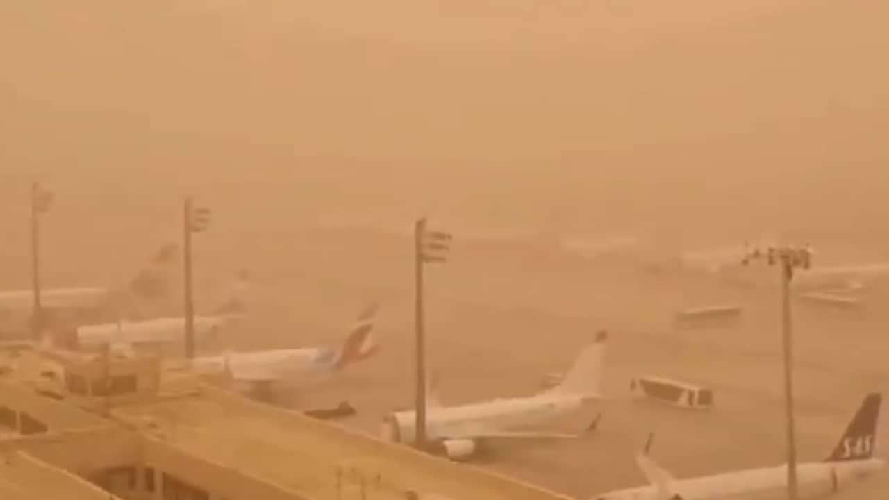 Beeld uit video: Lucht boven Canarische eilanden kleurt oranje door zandstorm