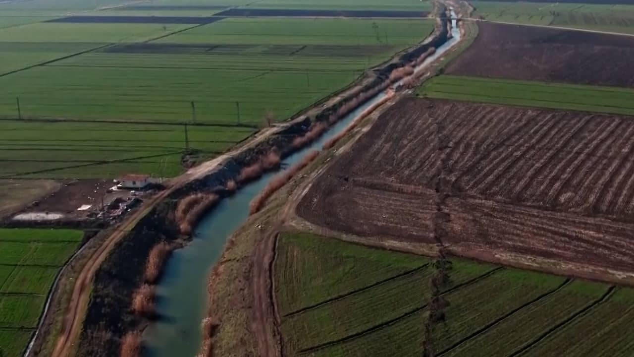 Beeld uit video: Dronebeelden tonen breuklijn in Turkije na aardbevingen