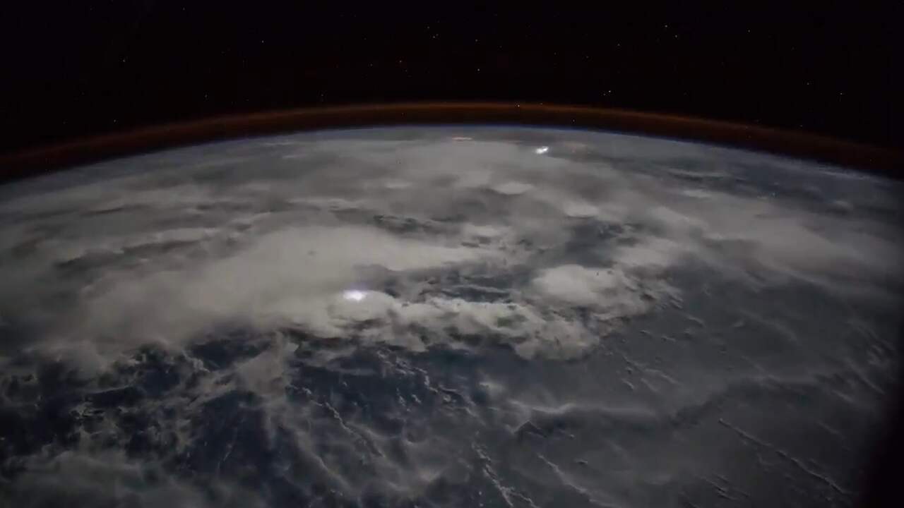 Timelapse vanuit ISS toont bliksemschichten boven Azië