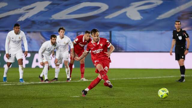 Ivan Rakitic benutte een strafschop namens Sevilla.