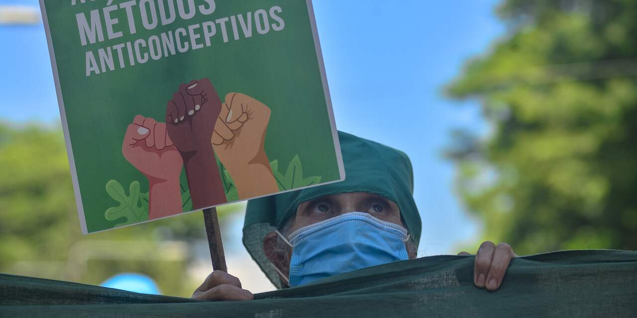 Vrouw vrijgelaten na tien jaar in cel als gevolg van miskraam in El Salvador