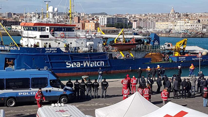 Schip Sea-Watch 3 meert aan in Italiaanse stad Catania