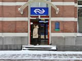 NS weet niet wanneer treinen weer gaan rijden, sneeuw blijft voor hinder zorgen