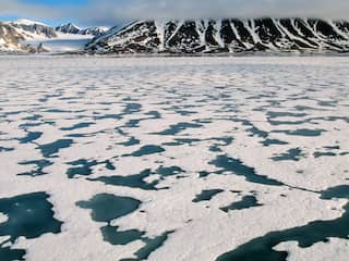 Wetenschappers: 14.000 ton water per seconde in zee door smeltend ijs