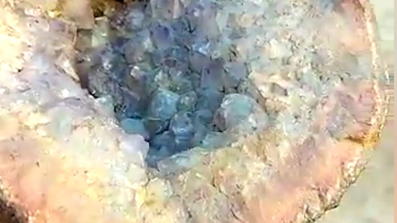 Beeld uit video: Vondst van onbekende stenen trekt honderden Zuid-Afrikanen aan