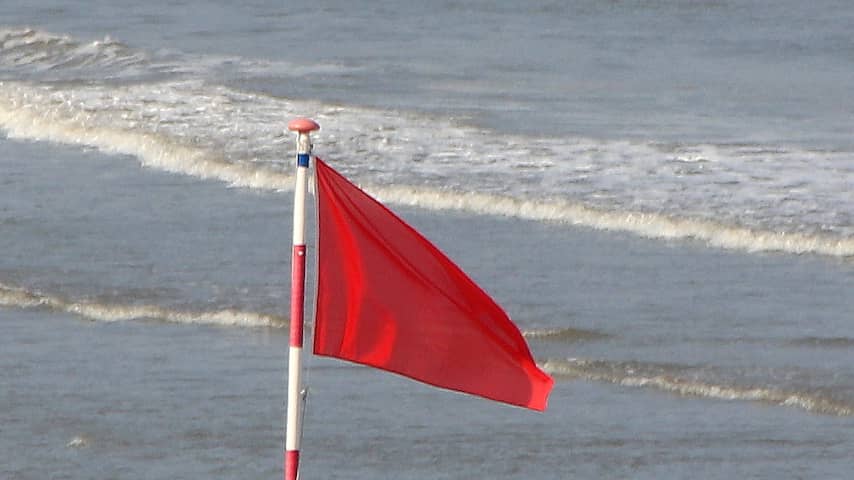 Burgemeester Zandvoort: bezoekers negeren te vaak instructies op strand