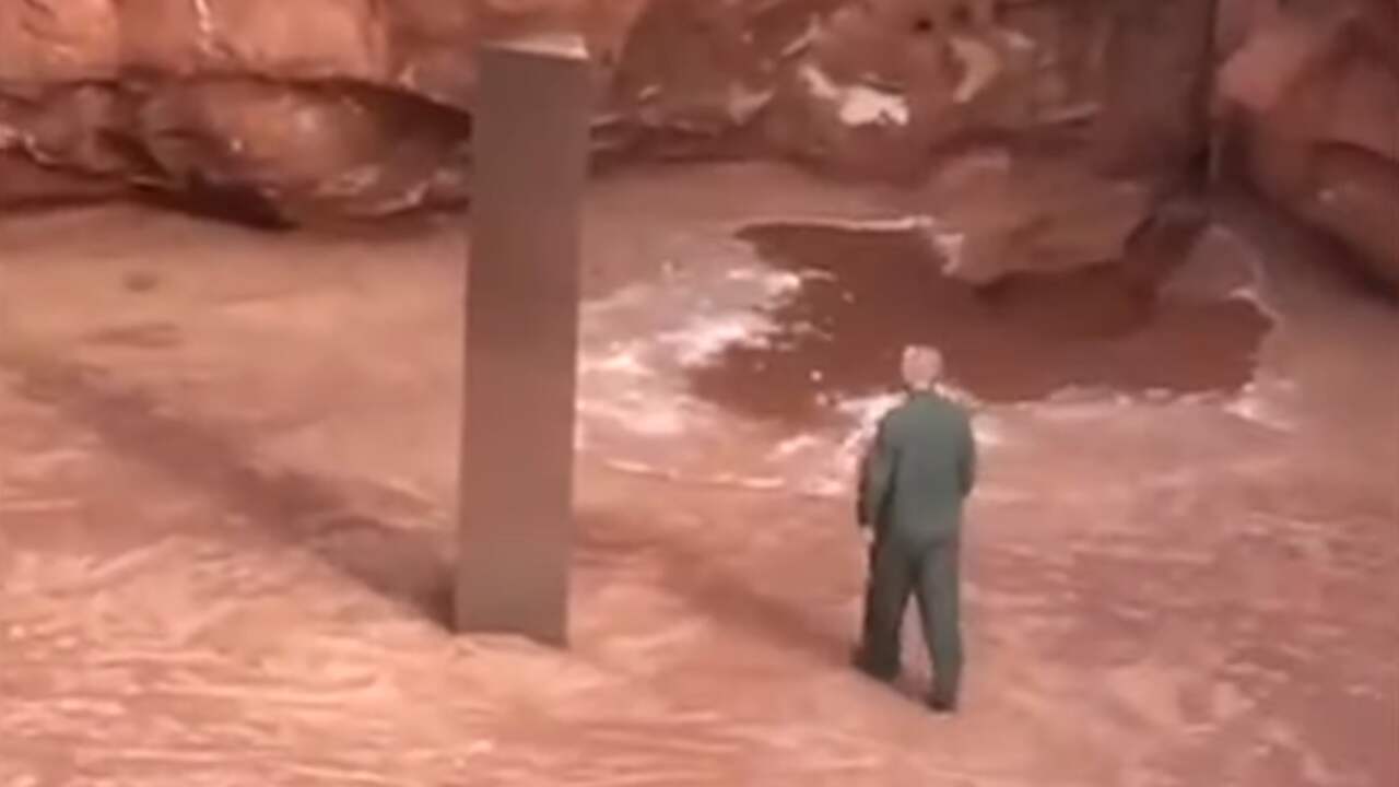 Beeld uit video: Helikopterbemanning ontdekt mysterieuze zuil in woestijn in Utah