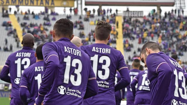 Alle spelers van Fiorentina kwamen het veld op in een shirt van Astori.