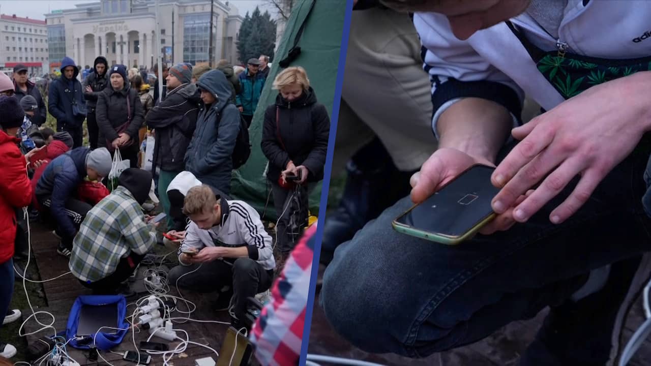 Beeld uit video: Oekraïners zitten rond geïmproviseerd laadpunt tijdens stroomuitval