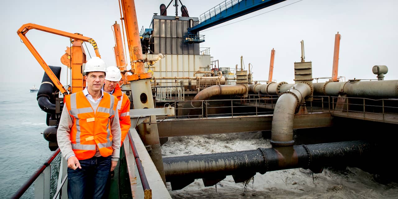 Rotterdamse baggeraar helpt onderwaternatuur rond windmolenpark herstellen