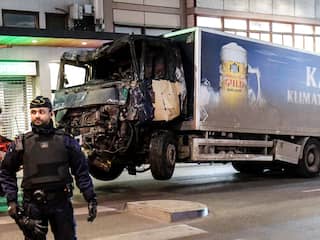 Vrachtwagen aanslag Stockholm weggesleept