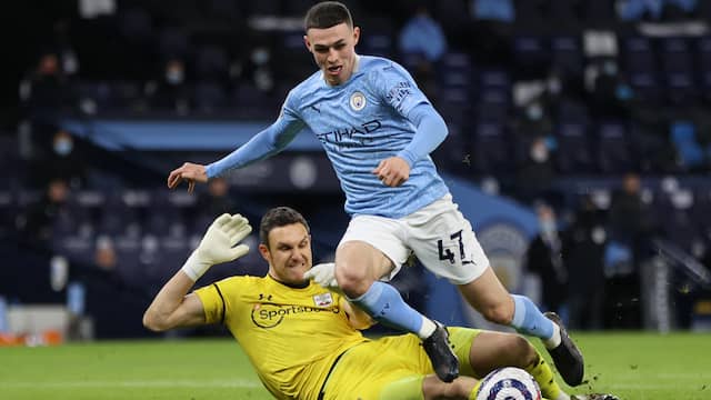 Phil Foden werd woensdagavond onderuitgehaald in de wedstrijd van Manchester City tegen Southampton, maar kreeg geen strafschop.
