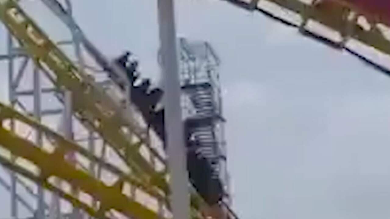 Achtbaankarretje ontspoort in Mexicaans pretpark
