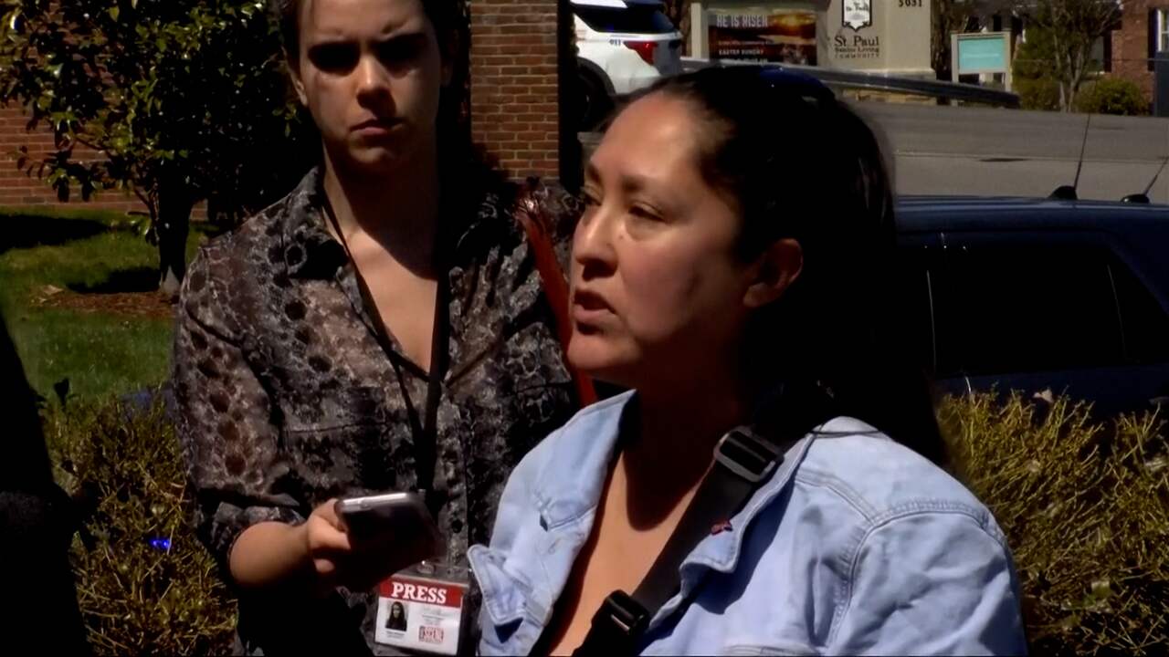 Beeld uit video: Vrouw benadert pers na schietpartij VS: 'Zijn jullie hier niet moe van?'