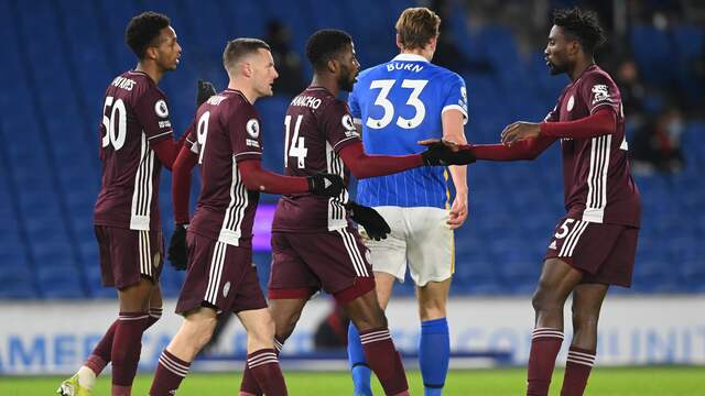 De spelers van Leicester City vieren een doelpunt tegen Brighton & Hove Albion.
