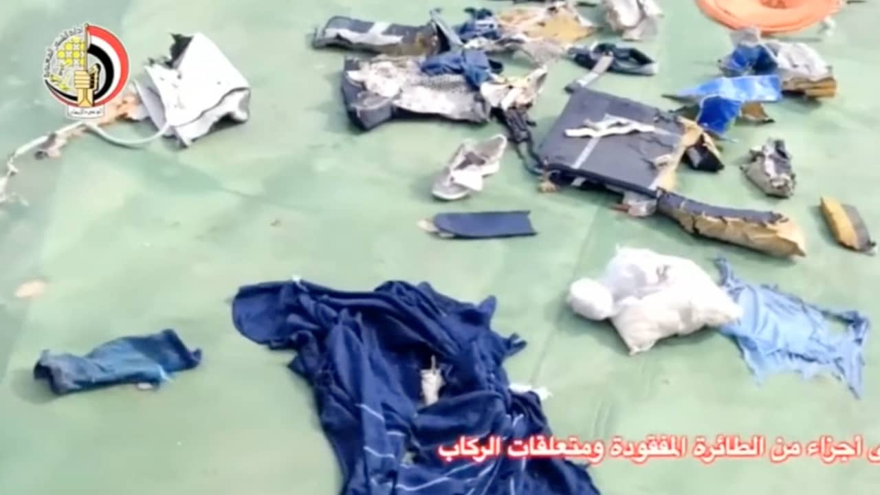 Beeld uit video: Video: Wrakstukken gecrasht toestel Egyptair