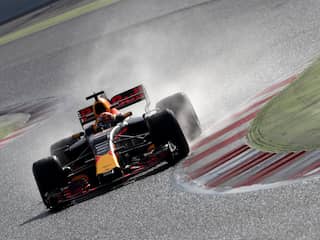 Verstappen rijdt tweede tijd op vierde testdag in Barcelona