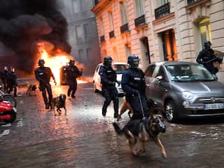 Zeker 55 gewonden bij protesten 'Gele Hesjes' in Frankrijk