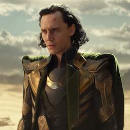 Acteur Tom Hiddleston debuteert als zanger