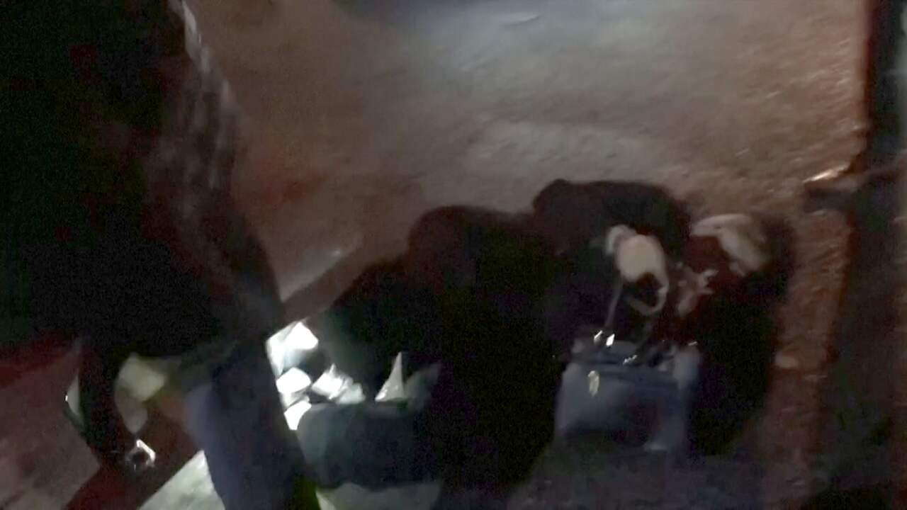 Hongkongse minister valt tijdens confrontatie in Londen