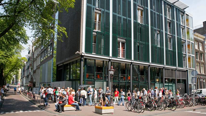 Koning Willem-Alexander opent vernieuwd Anne Frank Huis