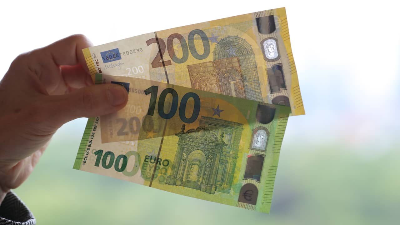 Nieuwe biljetten van 100 en 200 euro vanaf dinsdag omloop | NU - Het laatste nieuws het op