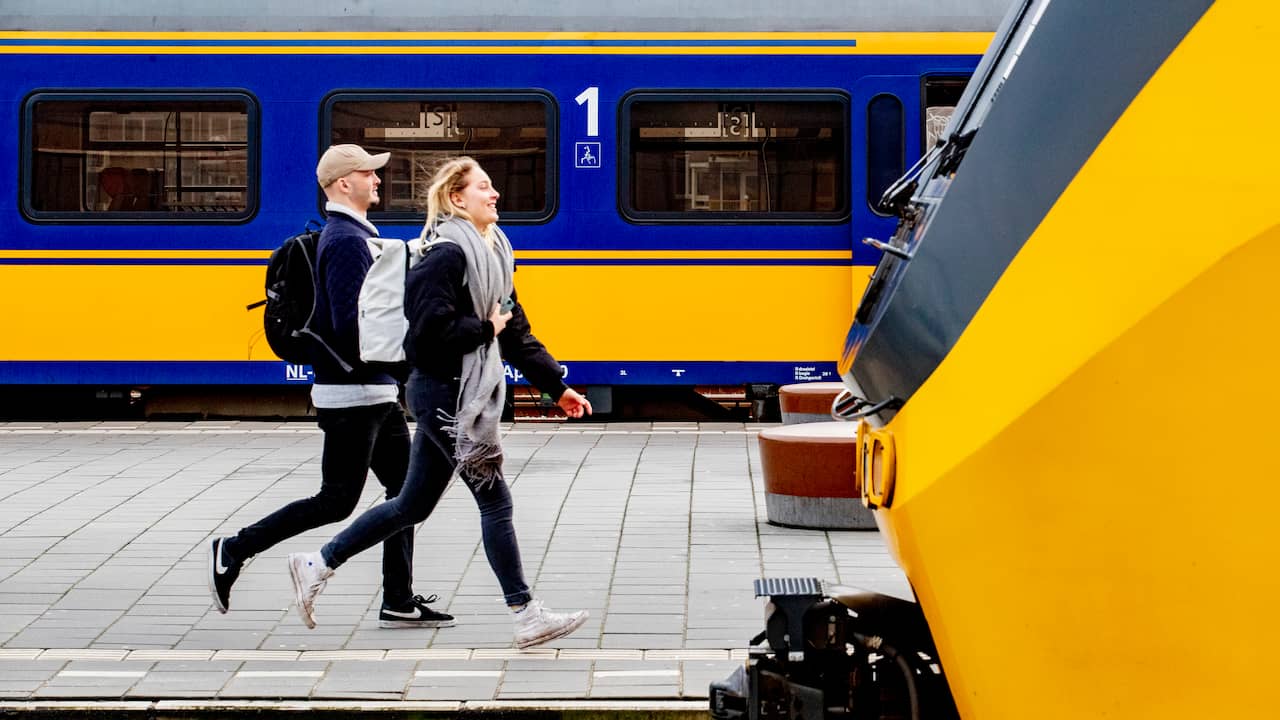 Minder treinen door | Versoepelingen horeca en winkels | NU Het laatste nieuws op NU.nl