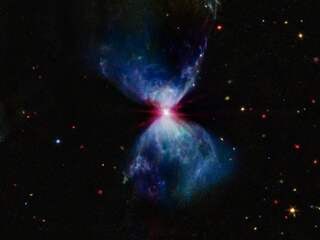 Spectaculaire foto gepubliceerd van pasgeboren ster die massa opbouwt