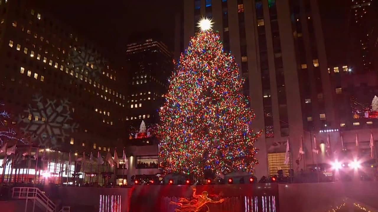 Duizenden lampjes en Swarovskipiek sieren kerstboom New York NU.nl