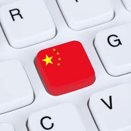 China laat bijna tienduizend apps offline halen