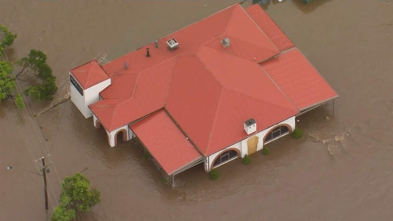 Beeld uit video: Overstromingen zetten laaggelegen gebieden bij Sydney blank