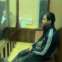 Video | Verdachte aanslagplegers Moskou toegetakeld te zien in rechtszaal