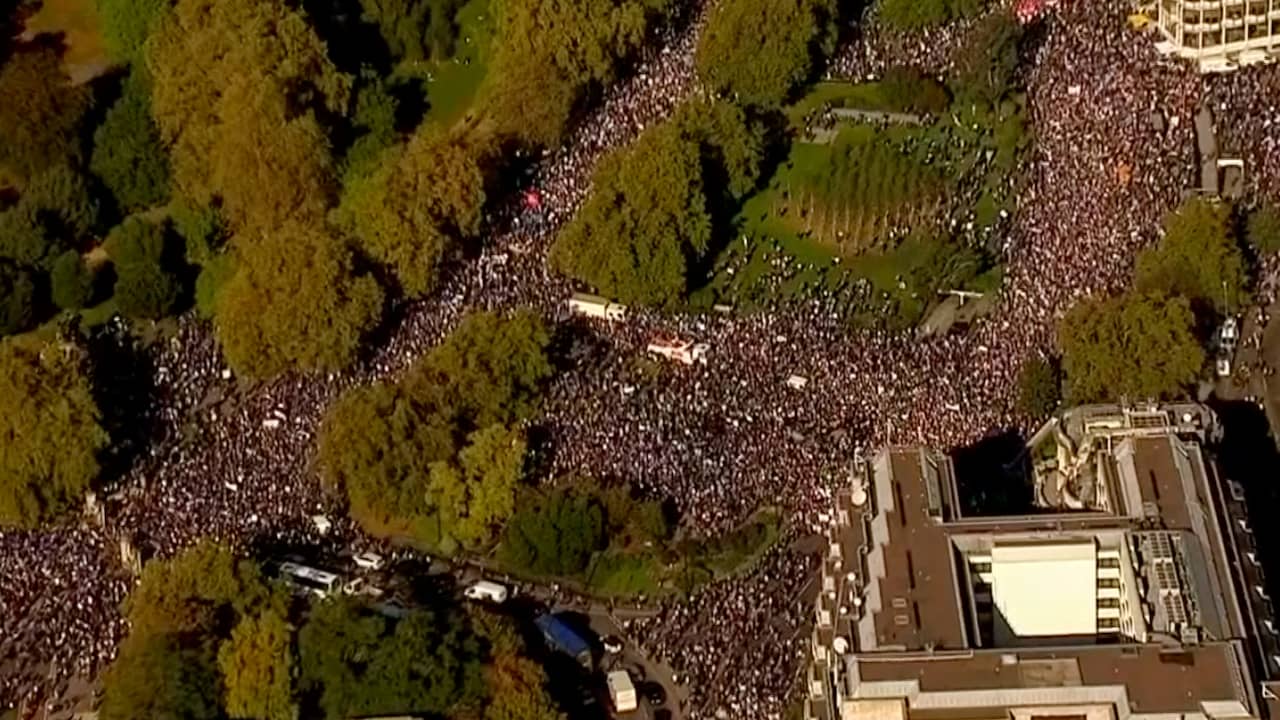 Beeld uit video: Honderdduizenden demonstreren tegen Brexit in Londen