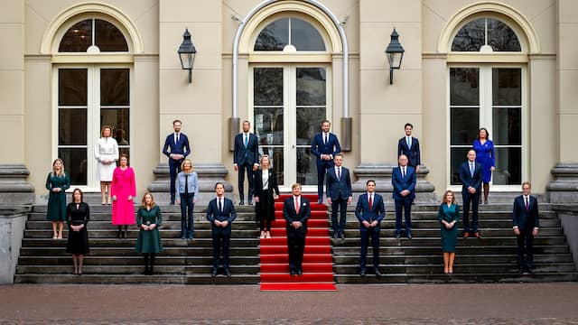 Bekijk hier het fotomoment van het nieuwe kabinet bij paleis Noordeinde