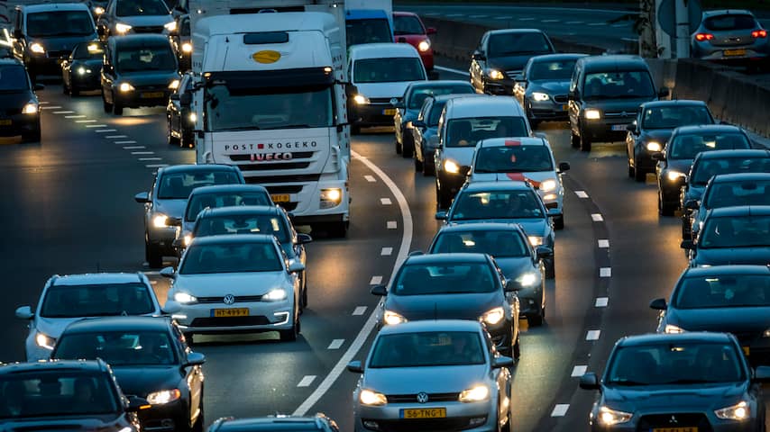 A28 bij Zwolle richting noorden weer open na ongeluk met negen auto's