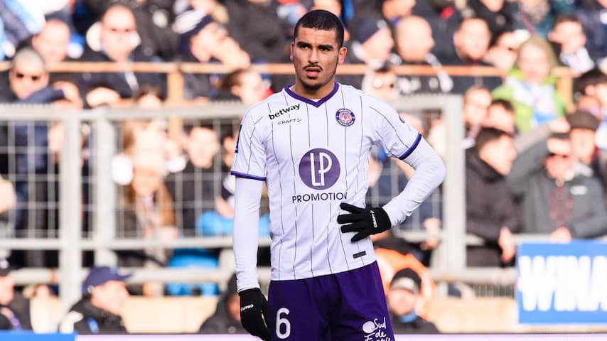 Aboukhlal weigert 'regenboognummer' en mag daarom niet spelen voor Toulouse