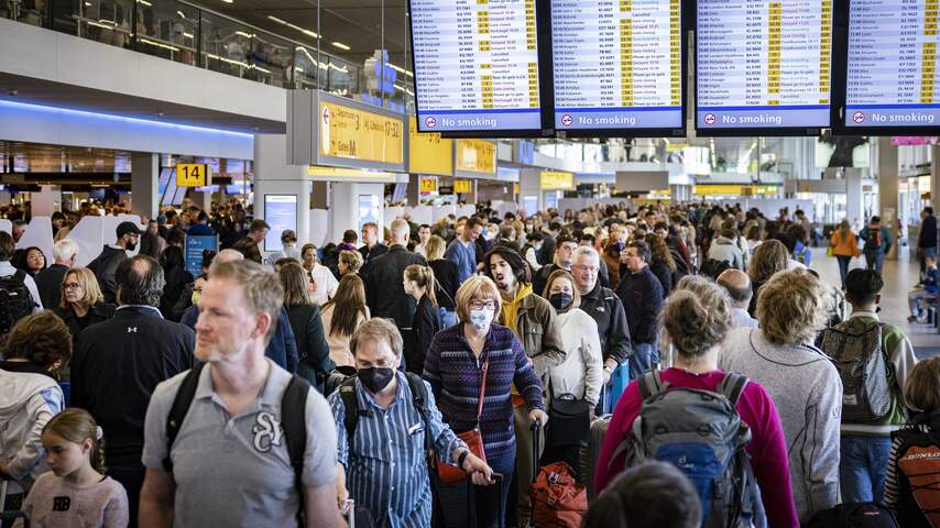Grote drukte op Schiphol door een staking van KLM-personeel