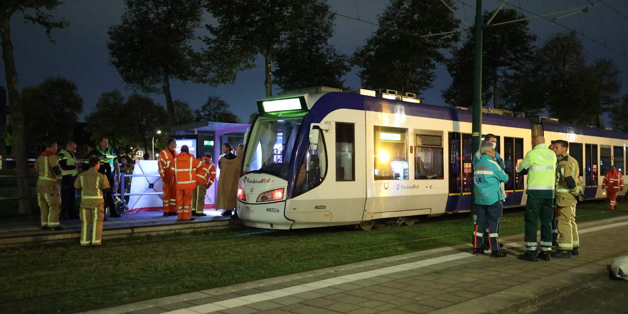 Drie jongeren opgepakt omdat ze mogelijk man voor Haagse tram duwden