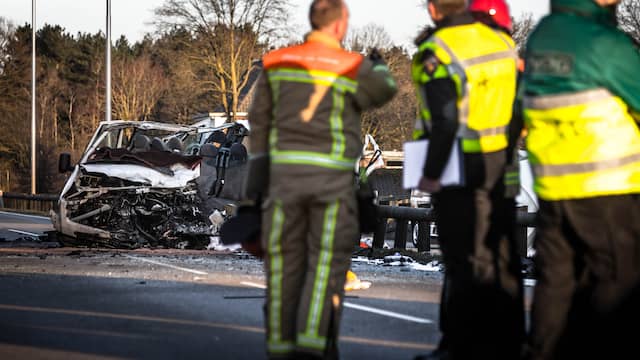 Slachtoffers ongeluk bij Helmond waren 24 tot 37 jaar; vrachtwagenchauffeur uit Heusden zwaargewond. Slachtoffers ongeluk bij Helmond waren 24 tot 37 jaar; vrachtwagenchauffeur uit Heusden zwaargewond.