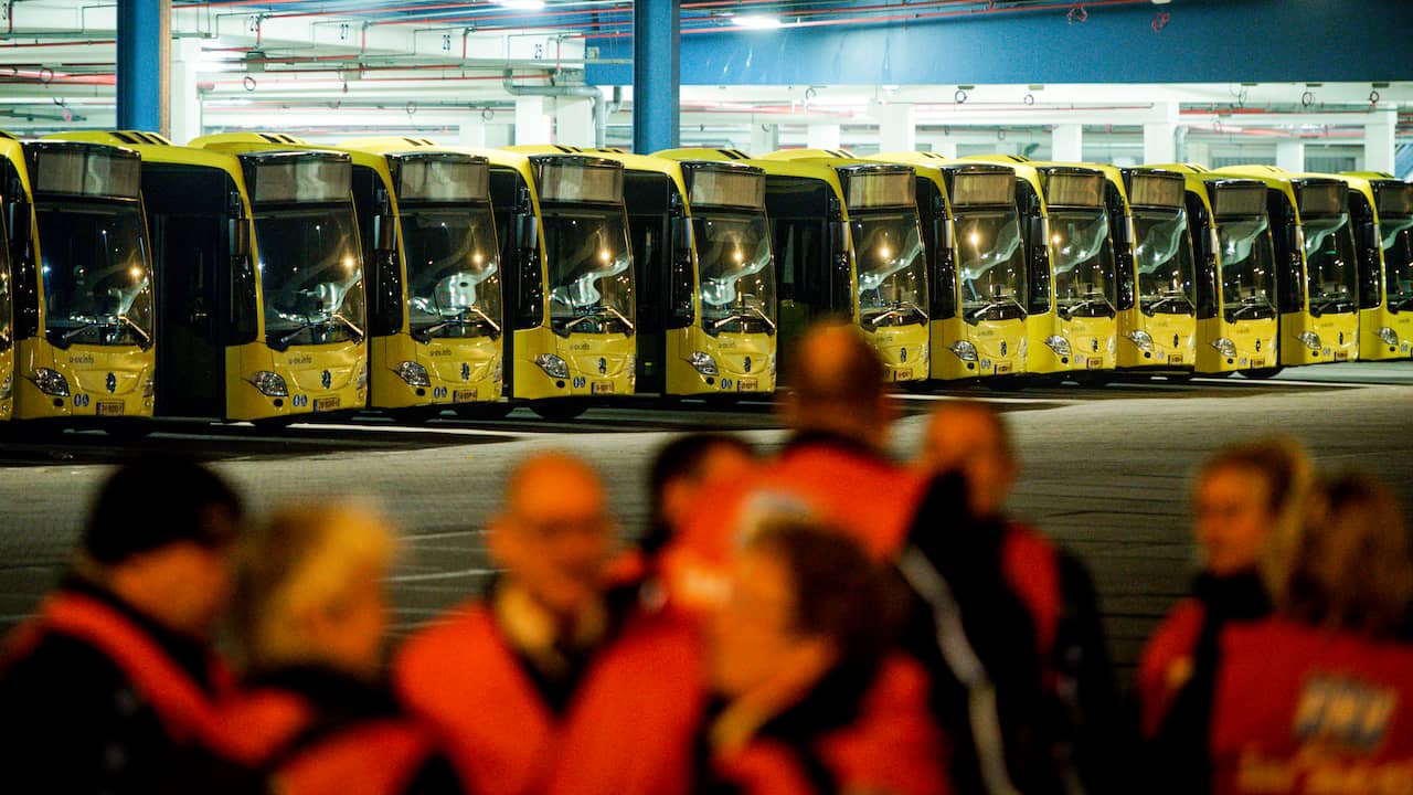 Vakbonden Dreigen Met Staking In Streekvervoer Op 30 April En 1 Mei ...