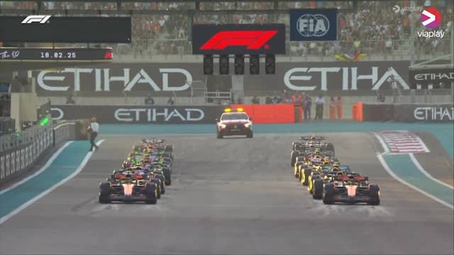 Live F1 | Verstappen Knokt Zich Na Tijdstraf Naar Voren, Norris Leidt ...