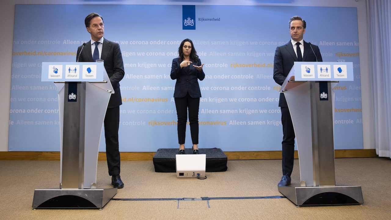 Beeld uit video: Rutte: 'Kleurcodes en eventuele vakanties speelden niet mee in besluitvorming'