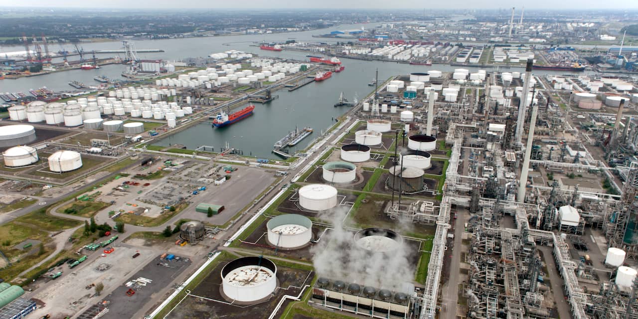 'Russisch oliebedrijf staakt investering in haven Rotterdam'