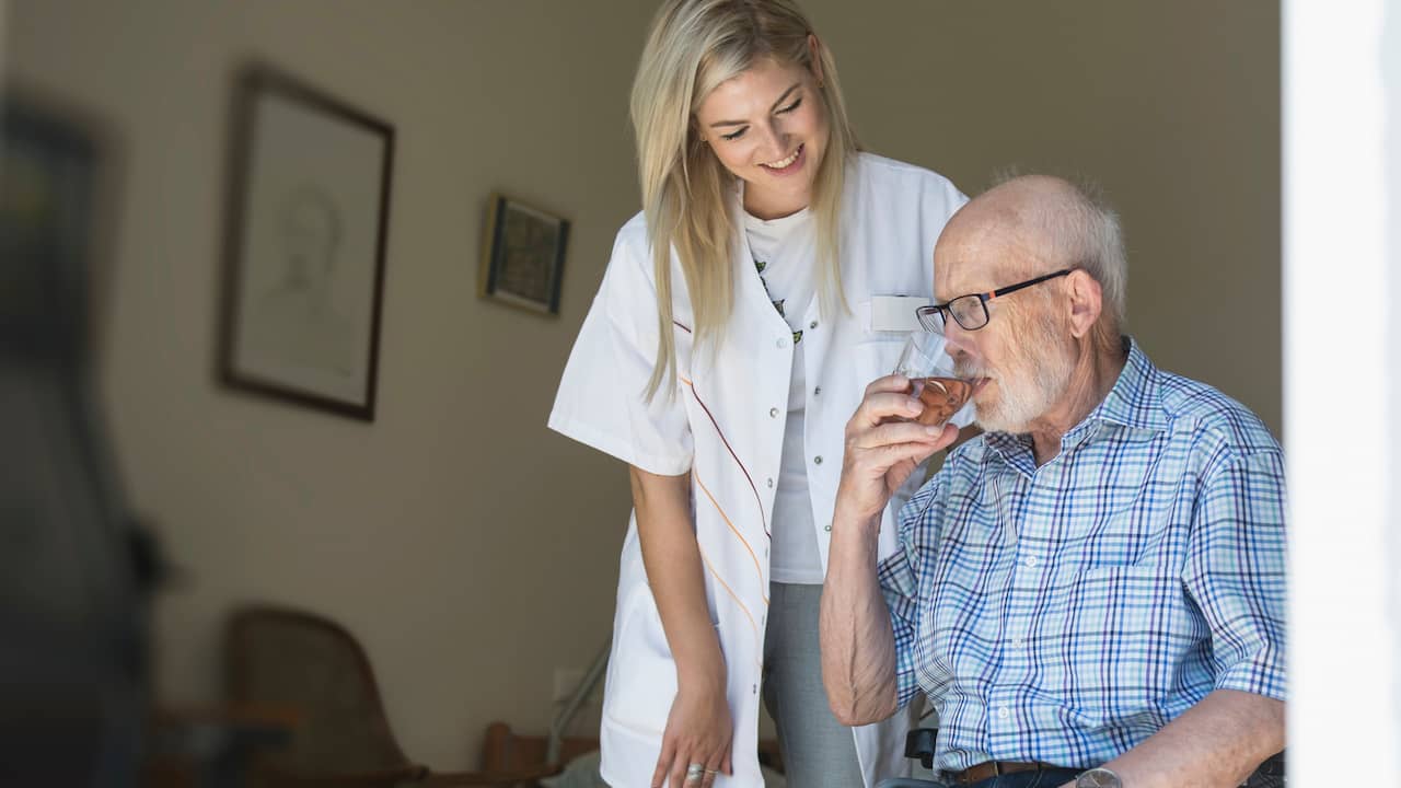 Sickness absence in nursing to record second quarter |  NOW