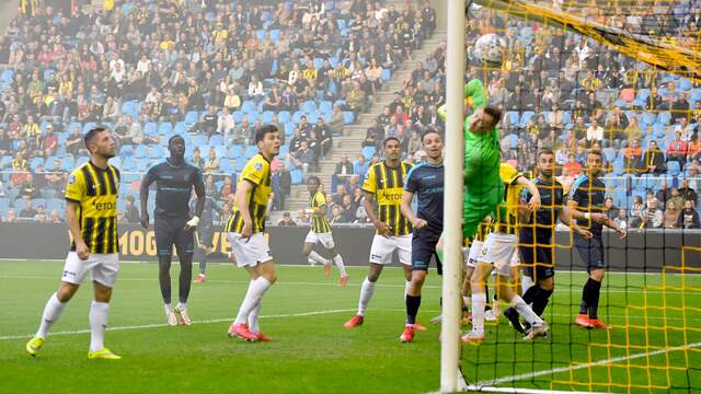 Mats Seuntjens schoot een hoekschop in een keer binnen voor Fortuna.