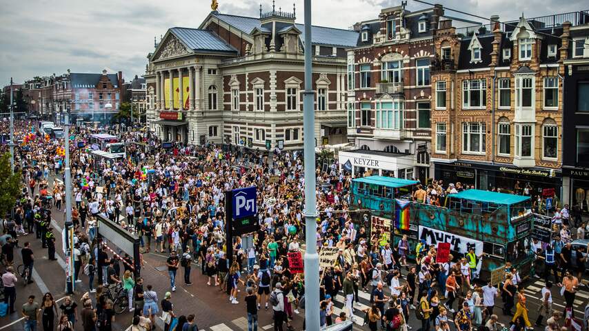 De Amsterdamse stoet loopt vanaf de RAI via de van Baerlestraat, het Museumplein, de Overtoom, de Stadhouderskade en de Ruysdaelkade weer terug naar de RAI.