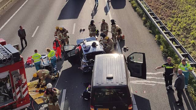 A20 bij Kleinpolderplein twee keer afgesloten na ongeluk. A20 bij Kleinpolderplein twee keer afgesloten na ongeluk.