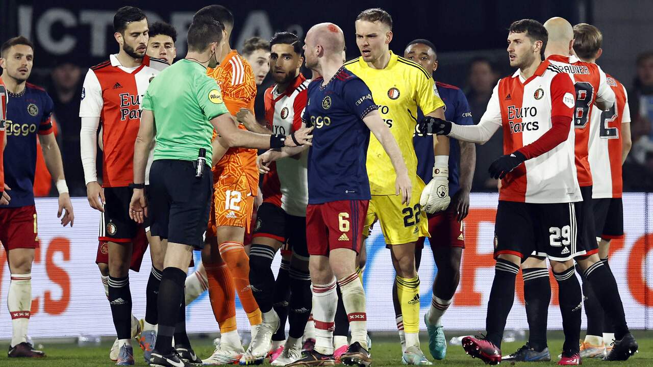 Ajax Verslaat Feyenoord In Door Wangedrag Fans Ontsierde Halve Finale Beker  | Voetbal | Nu.Nl