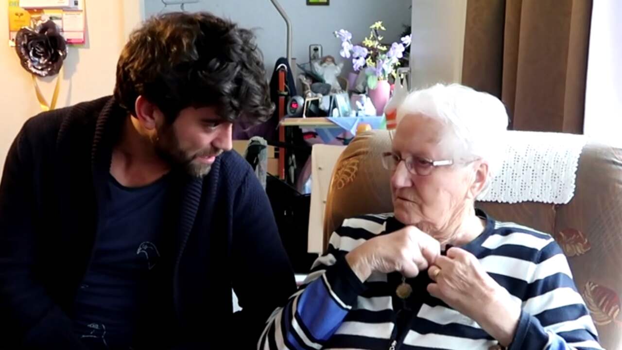 Beeld uit video: Duizenden felicitaties van over de hele wereld voor oma Marietje (89)